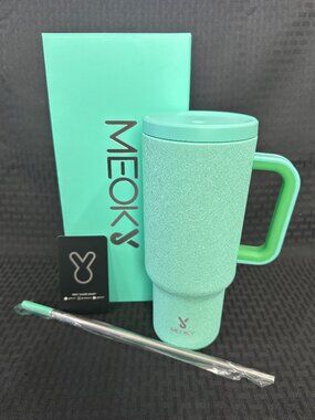 MEOKY Seafoam 40 oz Tumbler with Handle, Lid & Straw NWT